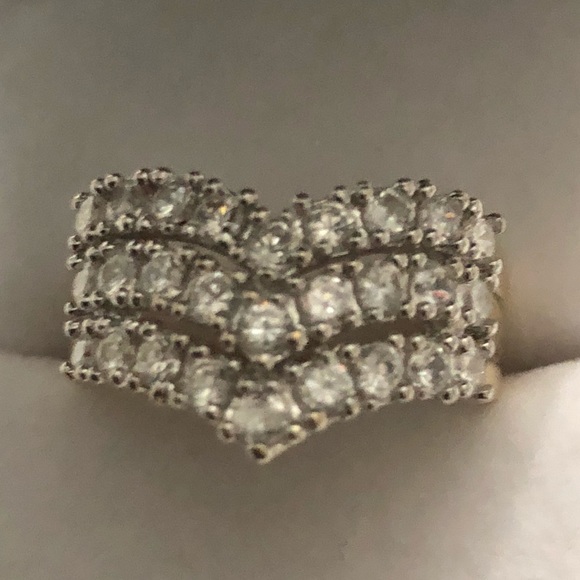 DONATED-14K Yellow Gold and 3 Rows of diamonds. - Picture 3 of 7